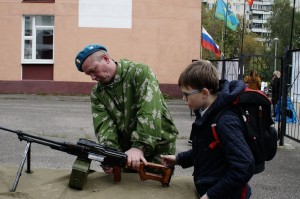 День призывника в районе Ивановское рразборка пулемета